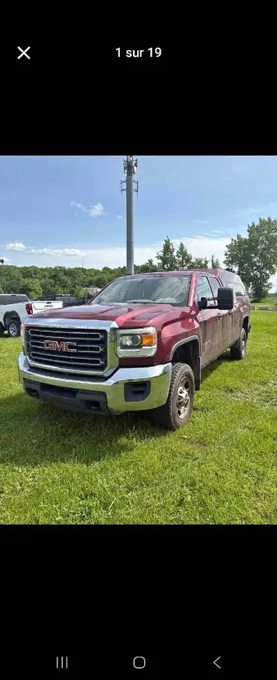 Je vends mon robuste GMC Sierra 2500HD 2015, un camion fiable conçu pour le travail acharné et les a...