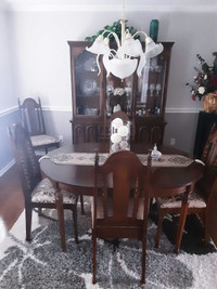 MOVING SALE      DINING ROOM FURNITURE 