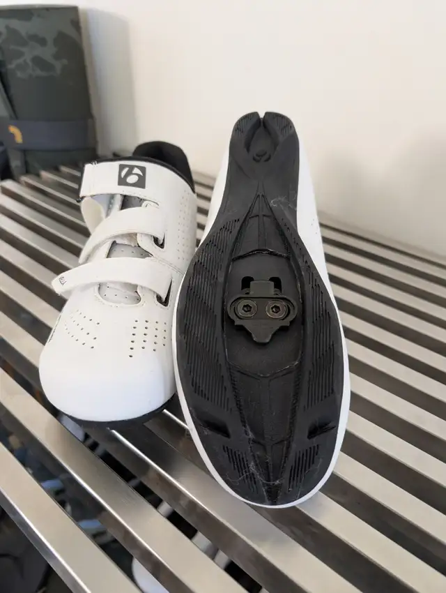 NEW size 39 (7.5) Bontrager Vella Cycling Shoes with SPD cleats in Clothing, Shoes & Accessories in Kingston - Image 4