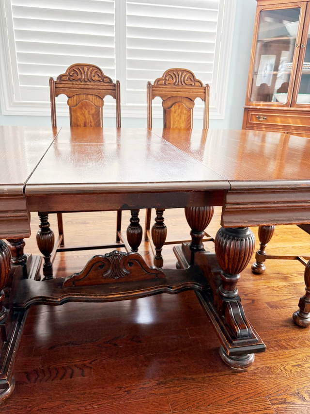 REDUCED! Lovely Solid Rectangle Dining Room Table, 6 Chairs,Leaf in Dining Tables & Sets in Oakville / Halton Region - Image 8