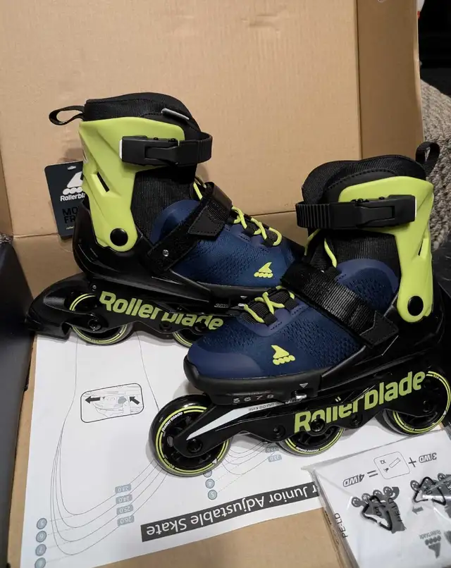 NEW-ROLLERBLADE Kids Microblade Inline Skates in Skates & Blades in Windsor Region - Image 2