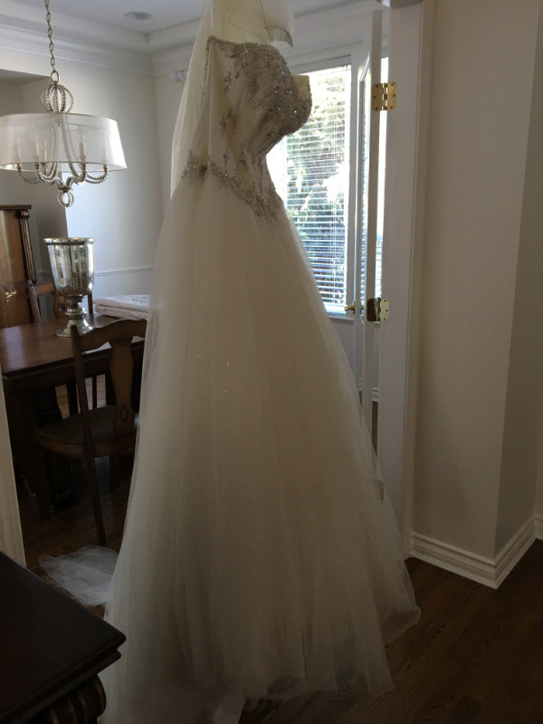 Stella York - Wedding Ball Gown - Size 12 in Wedding in Delta/Surrey/Langley
