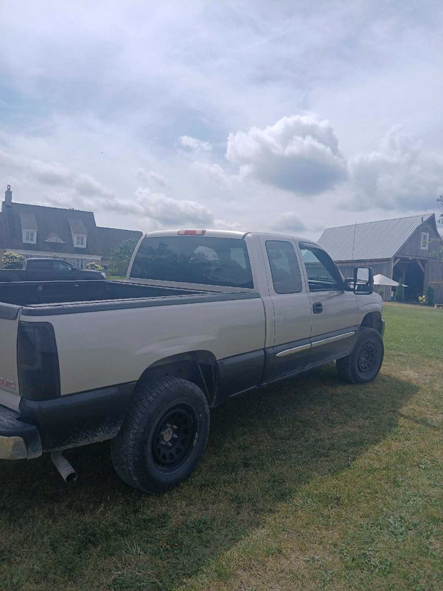 2004gmc No rust ever in Cars & Trucks in Barrie