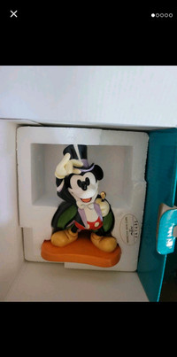 Walt Disney Classic Collection - "On With The Show" Mickey