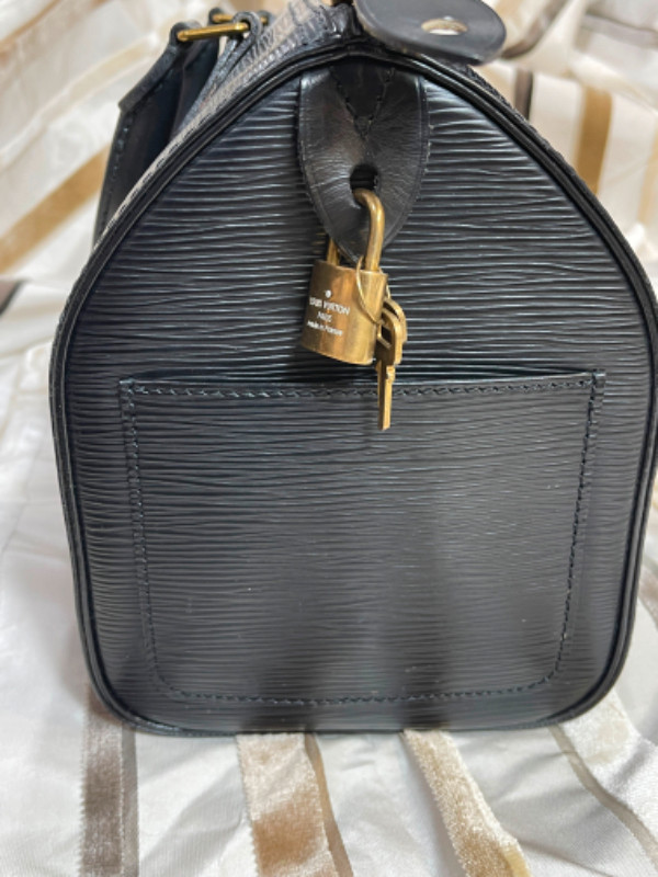 Louis Vuitton Speedy in Black Epi in Women's - Bags & Wallets in City of Toronto - Image 4