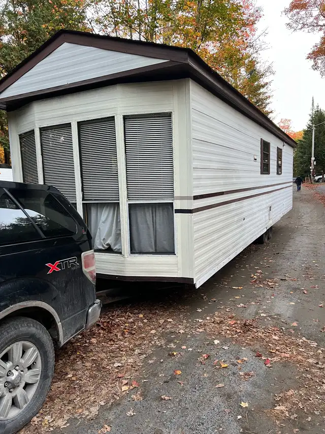 living mobile trailers tiny homes bunkie camp travel in Garage Sales in Barrie - Image 10