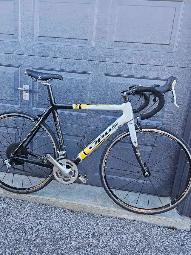 Opus Crescendo carbon fiber road bike  in Road in City of Toronto - Image 2