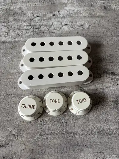 Squier/Fender Stratocaster Pickup Covers & Knobs, View more