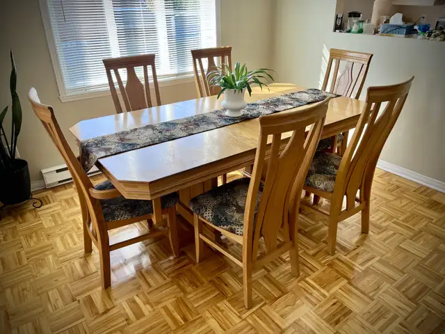 Set de cuisine en bois massif Poitras in Dining Tables & Sets in Longueuil / South Shore - Image 4