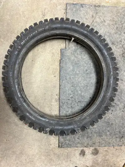 Michelin MS3 rear tire 110/90-19 rear tire. Was on a yz250. Comes with heavy duty tube. Lots of life...