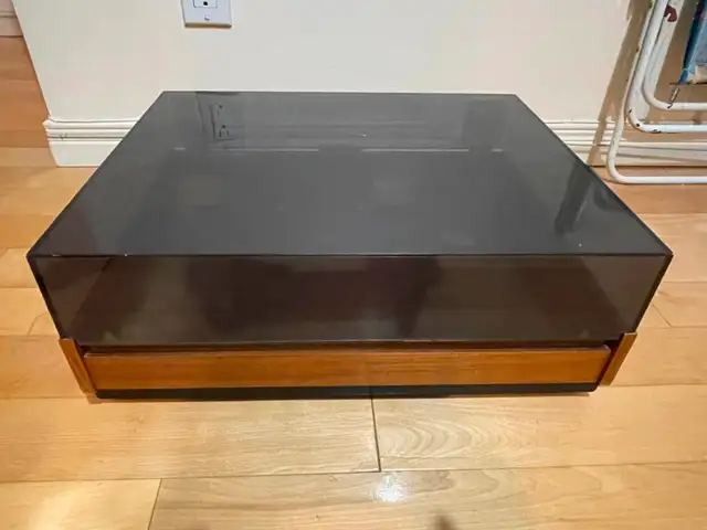 Thorens TD125 plinth and dust cover in Stereo Systems & Home Theatre in City of Montréal - Image 2