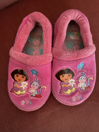 9/10T Dora slippers