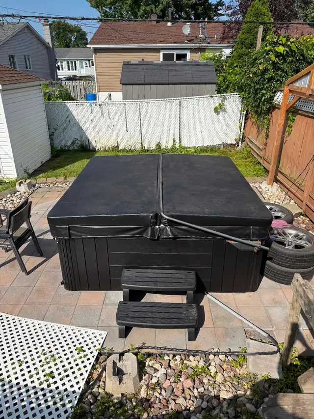 SPA Thérapeutique - Trévi in Hot Tubs & Pools in Laval / North Shore - Image 2