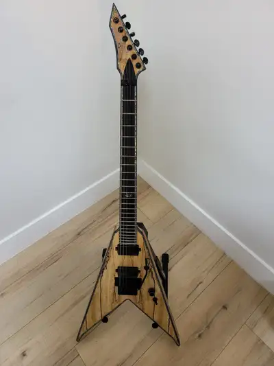 B.C. Rich JR-V Extreme Exotic (Like New, w/ Gig Bag + Extras), View more
