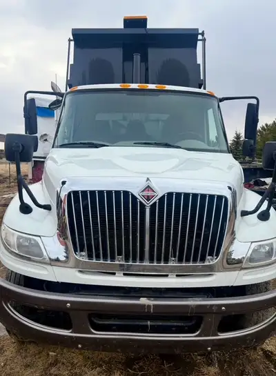 Like new! Act Fast! Single Axle, 12' Heated Box, 6.7L Cummins, Turbo, Allison Automatic, Air Conditi...