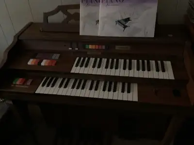 Swinger 200 Kimball Piano, View more
