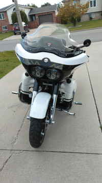 MUST SELL CVO ROAD GLIDE SCREAMING EAGLE