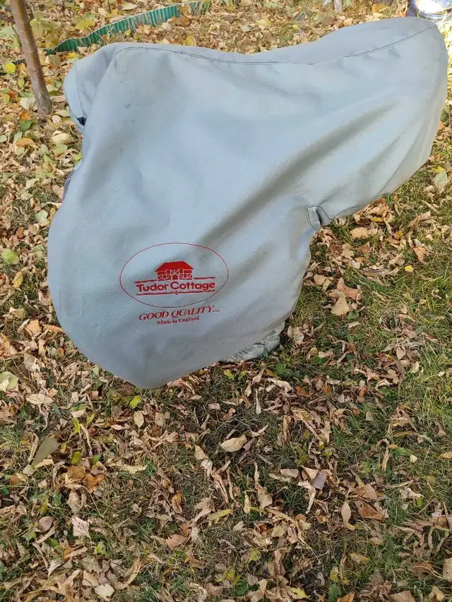 Tudor Cottage 17" English Saddle in Other in Lloydminster - Image 3