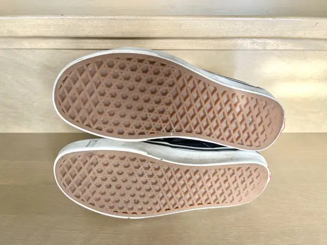 Vans Sneakers in Women's - Shoes in Bedford - Image 6