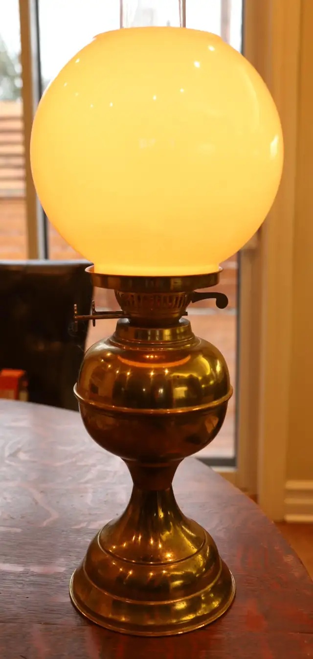 oil lamps in Indoor Lighting & Fans in City of Montréal - Image 5