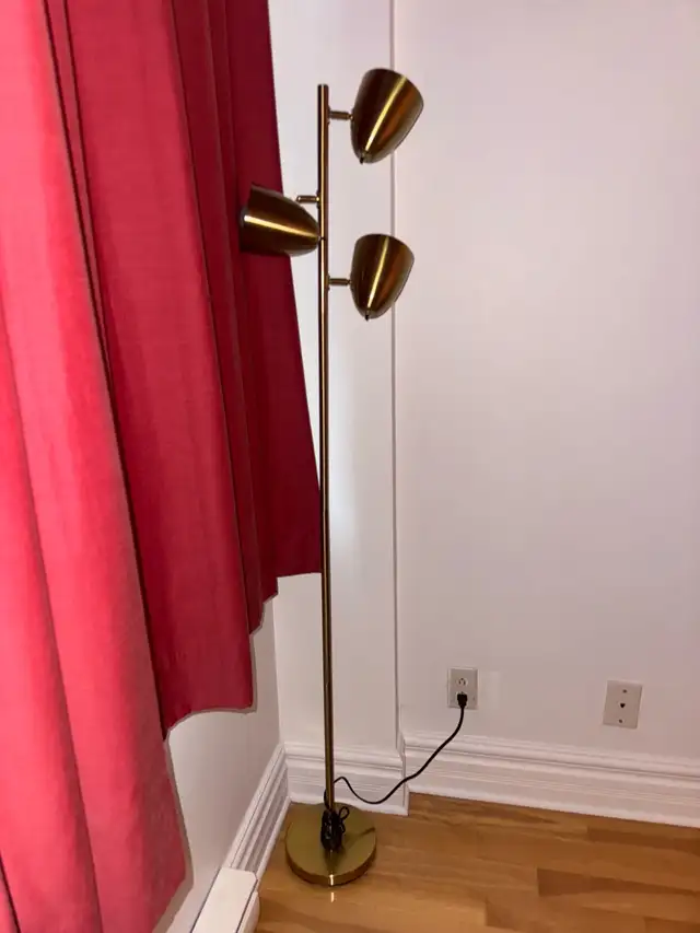 Gold floor lamp vintage mcm brass metal style 66" height in Indoor Lighting & Fans in City of Montréal - Image 7