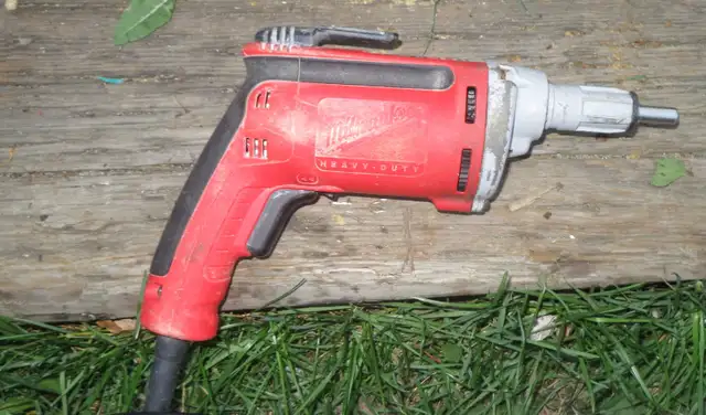Milwaukee 4000RPM Screw Gun Corded Screwdriver 1/4 Drive in Power Tools in Sudbury - Image 2