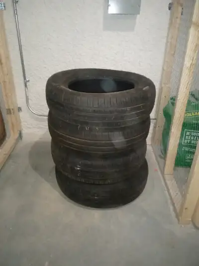 4 pneus été 185/65 R15, 150$, utiliser une saison, comme neufs. Tél. 4382232396