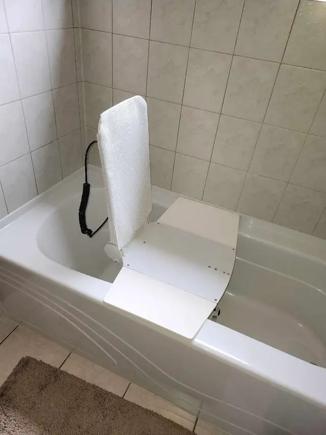 AquatecR Bath Lift 