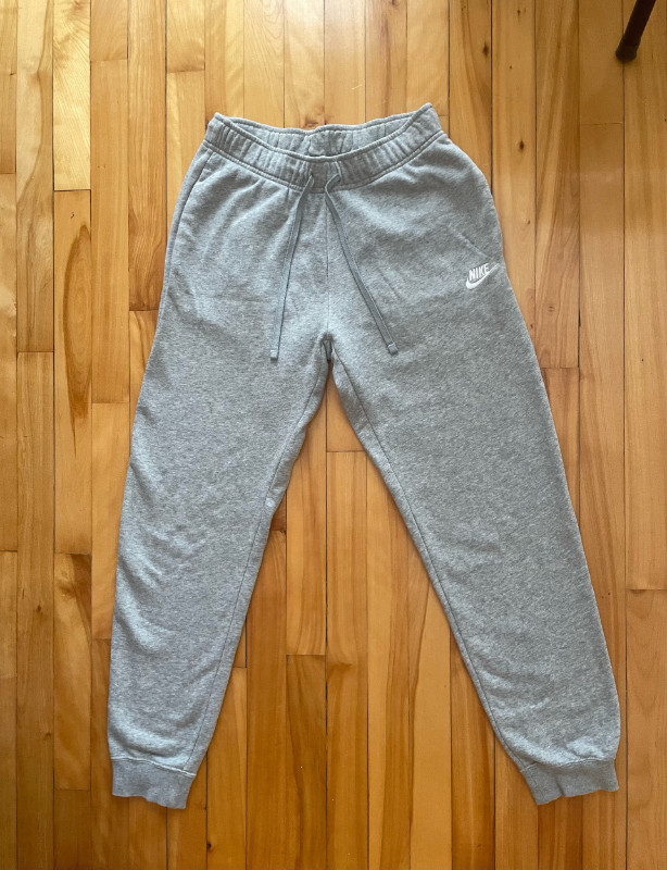 Nike Joggers Sweatpants Gris Taille XS Femme Gray Size XS Women dans Femmes - Pantalons et shorts  à Ville de Montréal