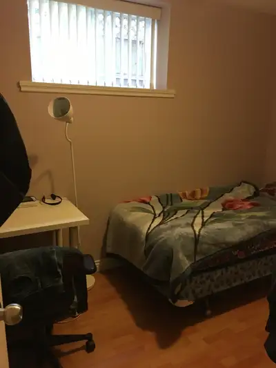1 nice private bedroom in a 2 bedroom basement suite available from Oct 1st or later. Lease can be f...