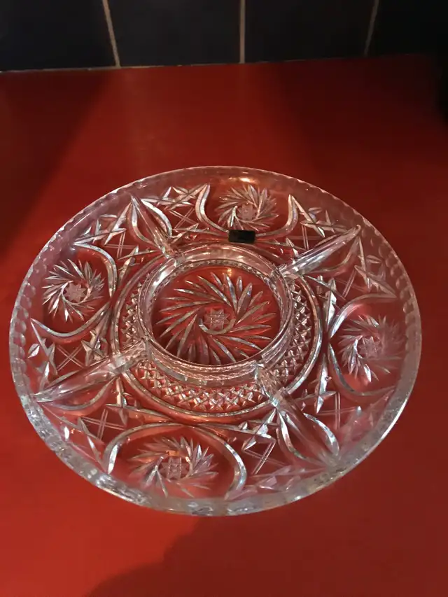 VINTAGE CRYSTAL SERVING PLATTER in Kitchen & Dining Wares in City of Montréal - Image 2