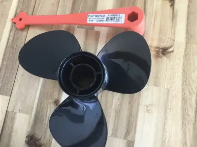 New Black Max prop, wrench & Mercury Flo-Torq Reflex hub kit.
