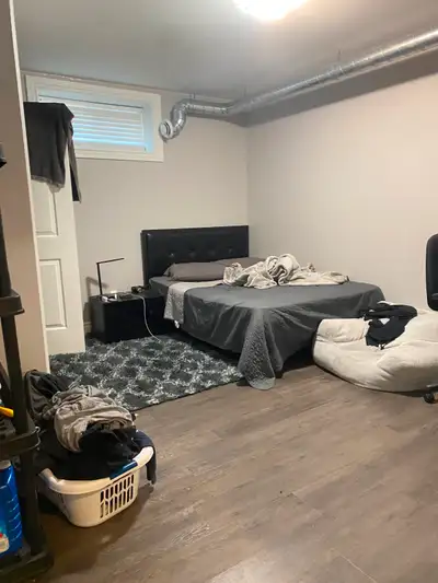 ROOM AVAILABLE FOR STUDENT RENTAL