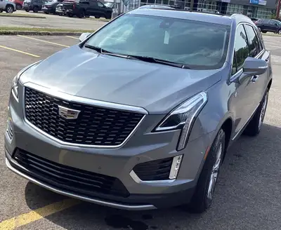 Cadillac XT5 premium Luxury gris, 2 litres turbo , impeccable, toit panoramique ,full équipe,garanti...