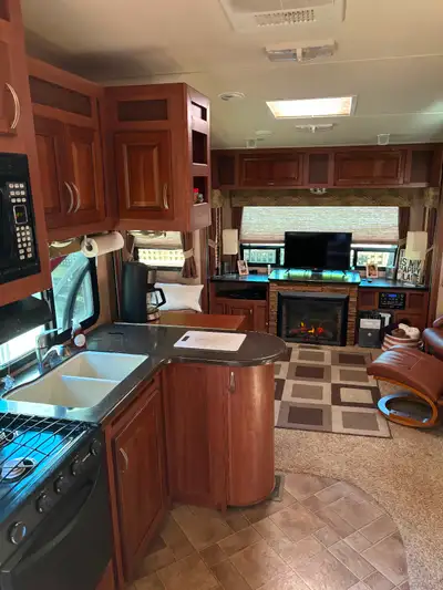 2012 Forest River Wildcat Sterling Edition 32RL — Luxury Triple-Slide Fifth Wheel Selling our incred...