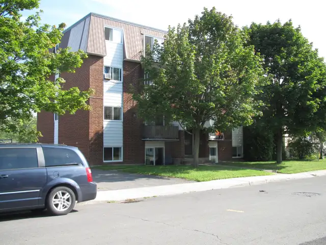 4.5-Bedroom Apartment with One Month Free – Available Now or in November