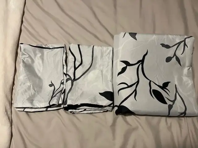 Reversible Duvet Cover - Queen Set in Bedding in Ottawa - Image 11