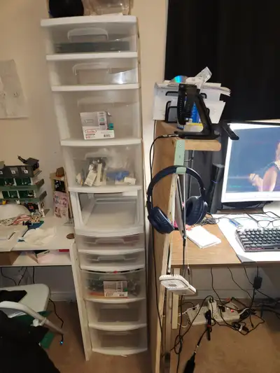 2 x rubber maid shelves, View more