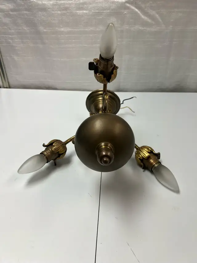 Lustre Vintage en Laiton Suspendu / Vintage Brass Chandelier in Indoor Lighting & Fans in City of Montréal - Image 7