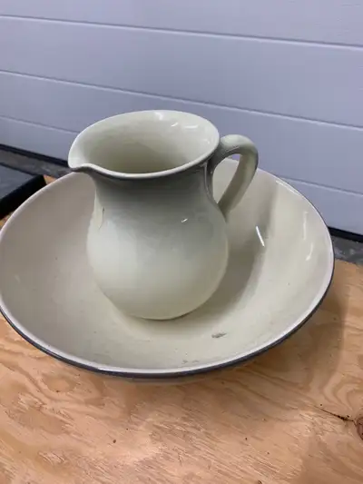 Pitcher and a bowl put on your vanity in the bathroom like the old days ! Can be used for a fruit bo...