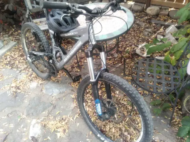 Mountain Bike Rocky Mountain Slayer in Mountain in Calgary - Image 3