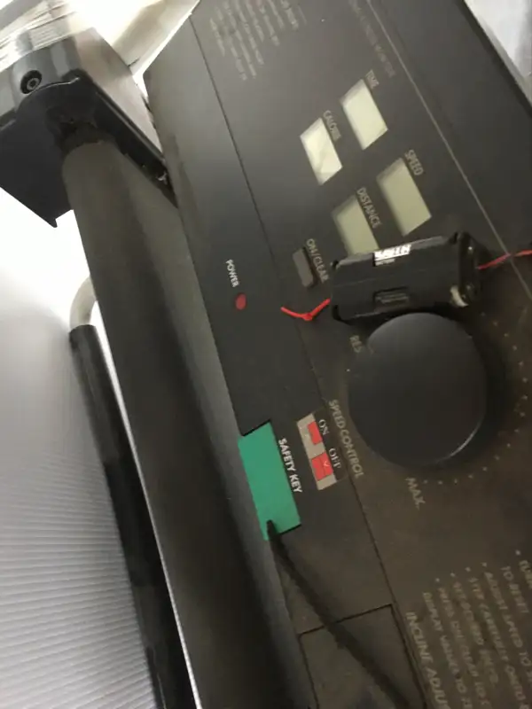 TREADMILL in Exercise Equipment in Edmonton - Image 5