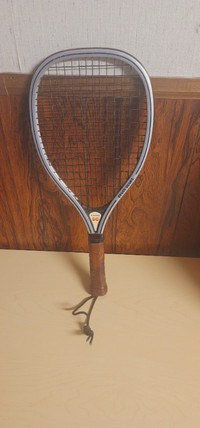 Deuce Court X9000 Raquetball Racket