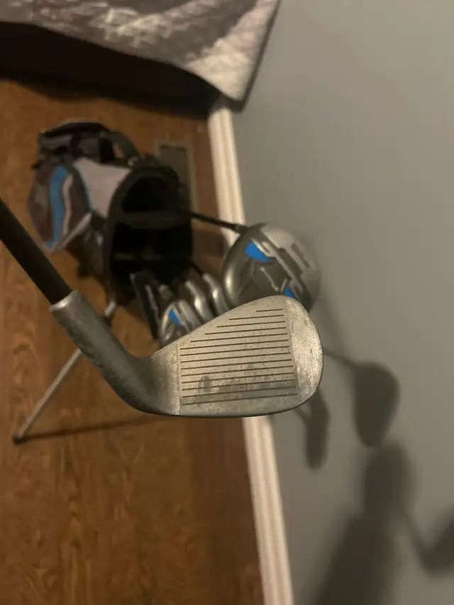 Used children set left handed golf clubs in Golf in Owen Sound - Image 7