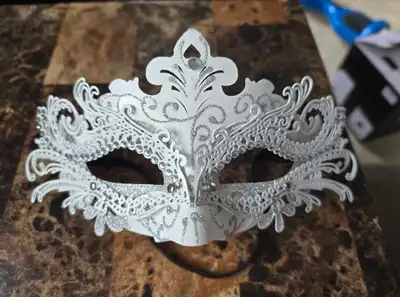 Brand New Masquerade Rhinestone Venetian Halloween Christmas Evening Prom Ball Party Mask Never been...