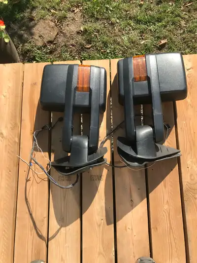 Extend mirrors for pulling a fifth wheel they fold in so it goes in a regular garage door