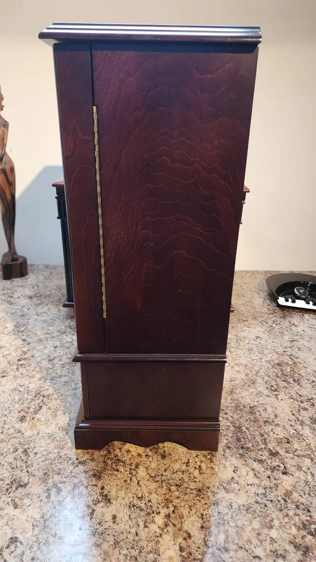 Vintage Bombay Wooden Jewelry Box Mahogany Armoire Chest Cabinet in Hutches & Display Cabinets in Ottawa - Image 7