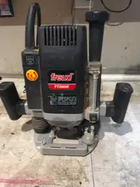 Freud FT2000E Plunge Router complete in case