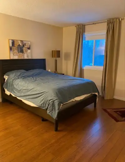 Private room shared bathroom, very quiet neighbourhood. 5 minutes drive to algonquin college. Female...