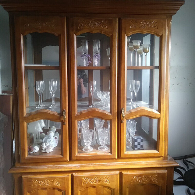 china cabinet in Hutches & Display Cabinets in Sarnia - Image 2